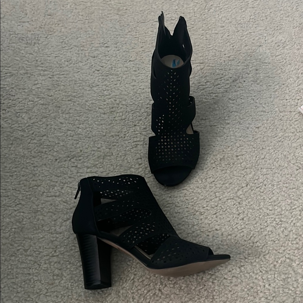 Elegant Black Heeled Sandals